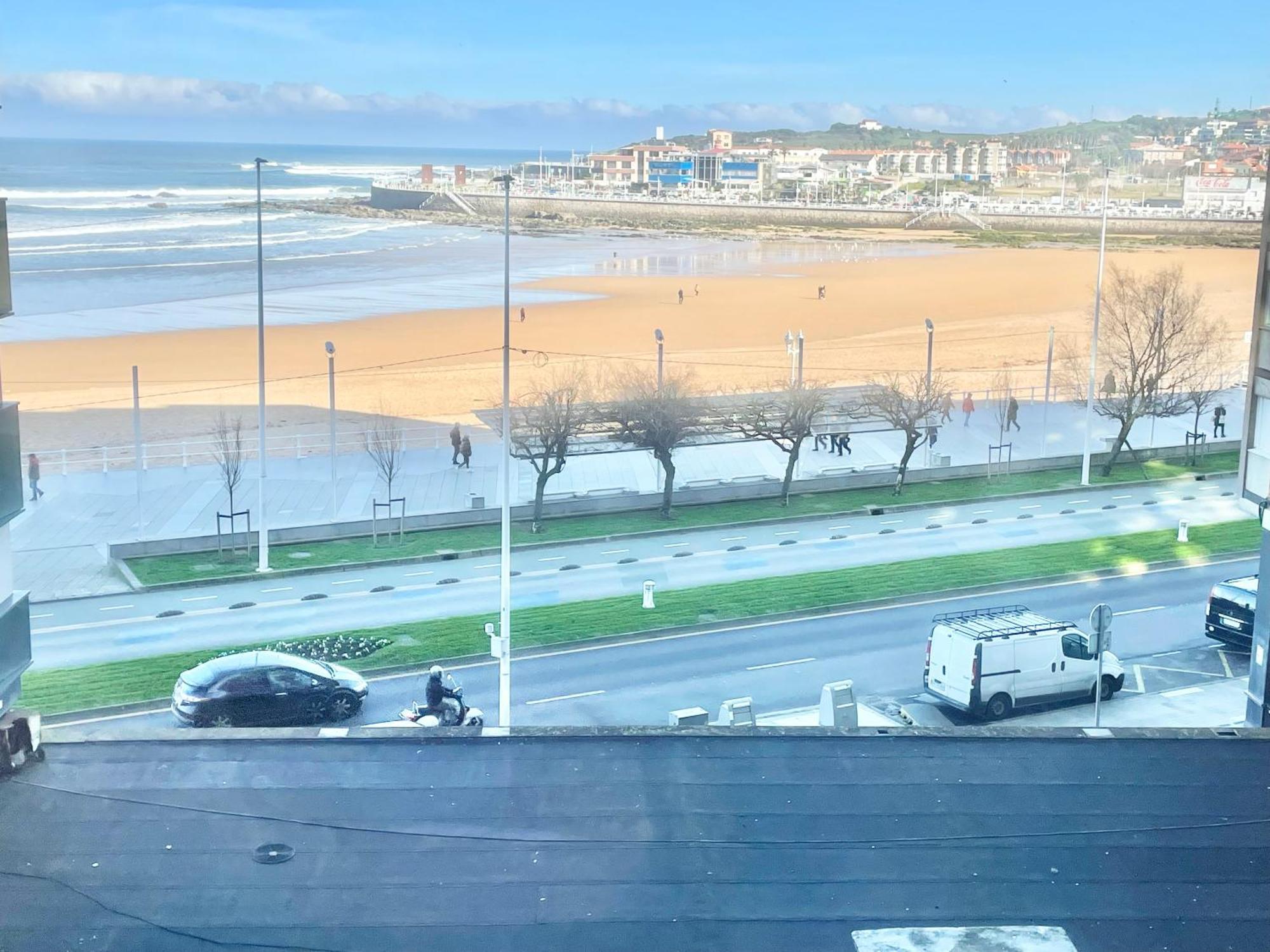 San Lorenzo Playa. Vistas Al Mar. Gijon