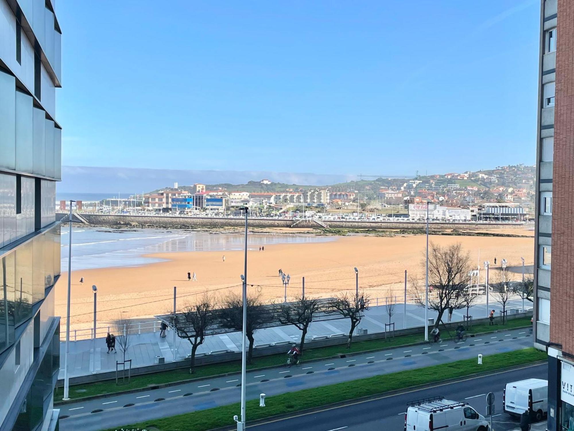 San Lorenzo Playa. Vistas Al Mar. Gijon
